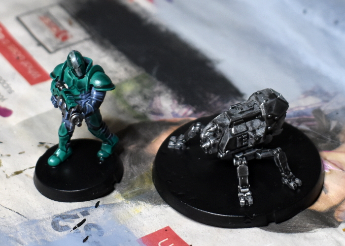 Agrax Earthshade had gone from leaving a clean, glossy (left) look to  making the model dirty and scuffed (right). Both washes applied in same  manner. Painted 7 months apart : r/Warhammer40k